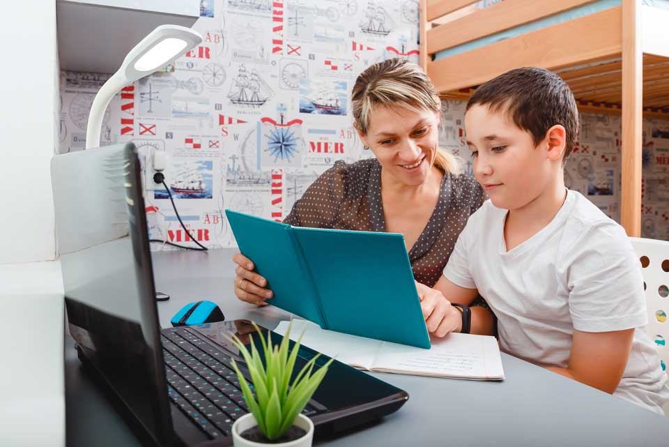 Online-school-with-parent